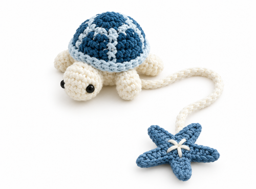 Tortue bleue au crochet avec étoile de mer bleue
