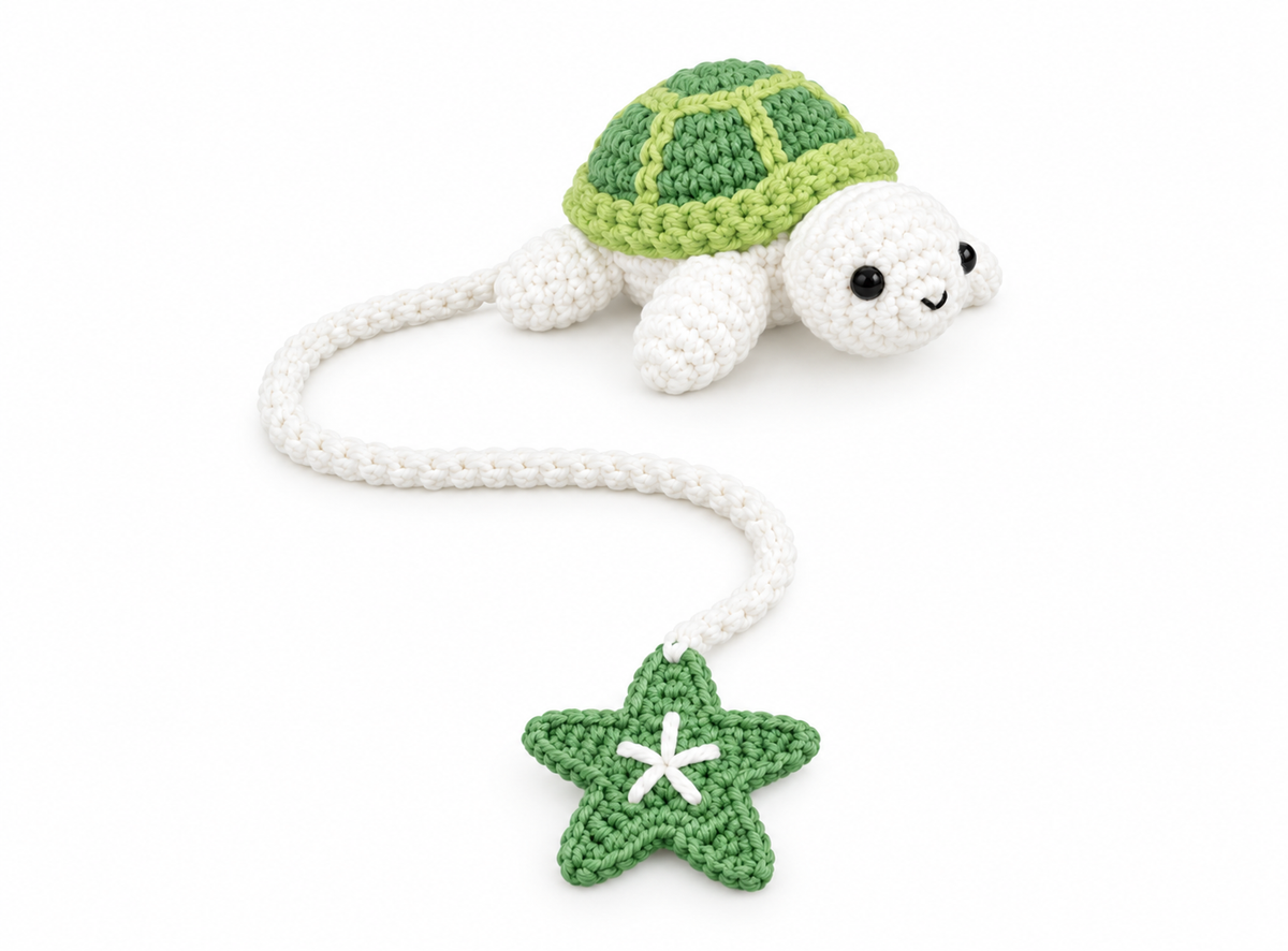 Tortue verte au crochet avec étoile de mer verte